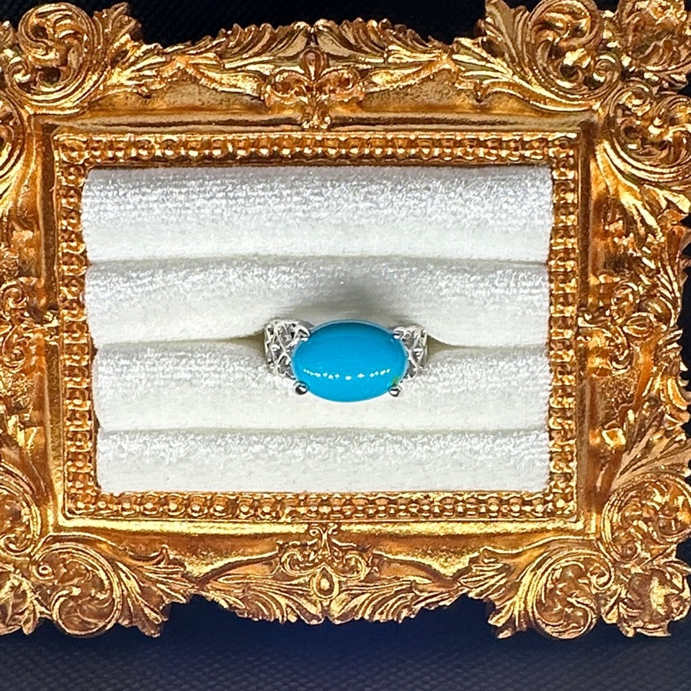 Inlaid Turquoise Oval Cabochon with Heart Band Filligree Ring Alloy NWOT Gifts